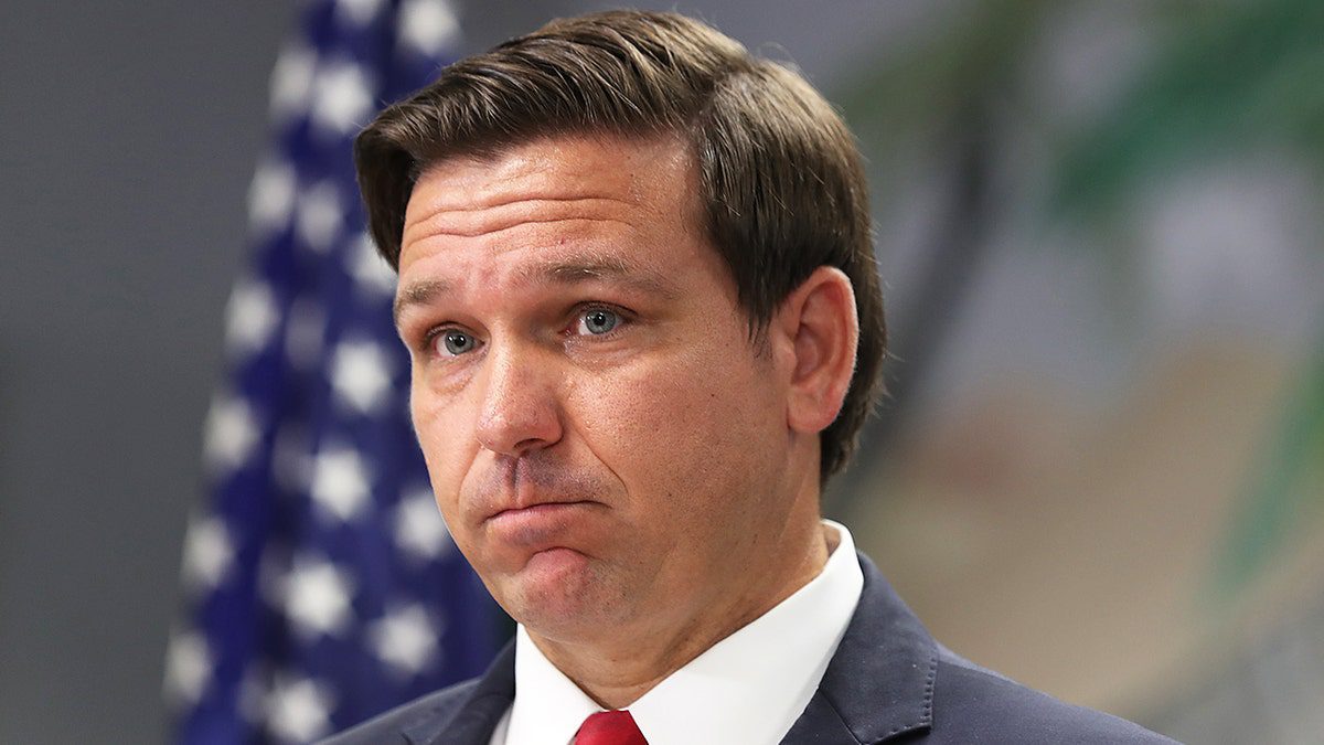 ron-desantis-sends-two-planes-of-illegal-immigrants-to-martha’s-vineyard
