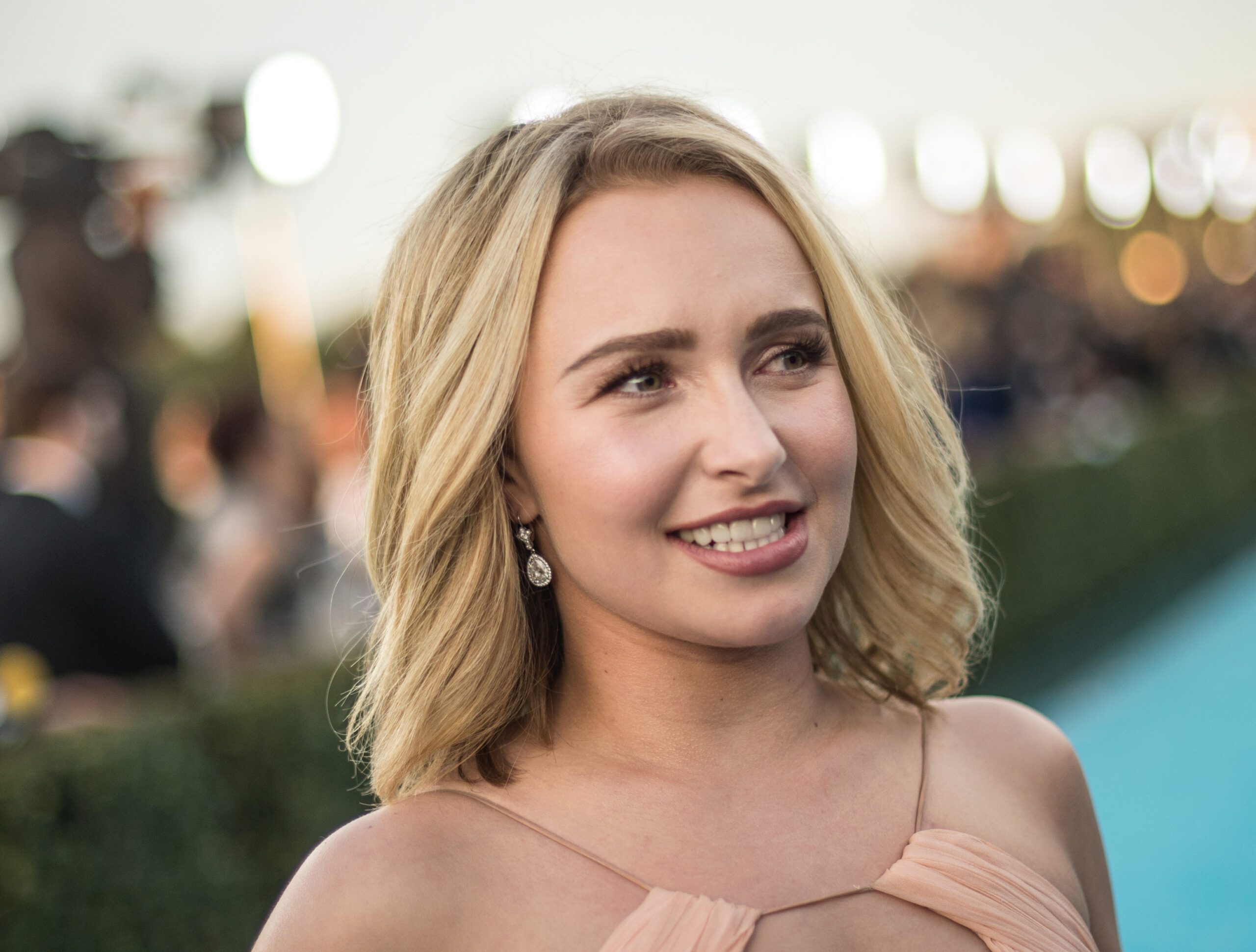 ‘most-heartbreaking-thing’:-actress-hayden-panettiere-discusses-giving-up-custody-of-daughter-while-battling-drug-and-alcohol-addiction