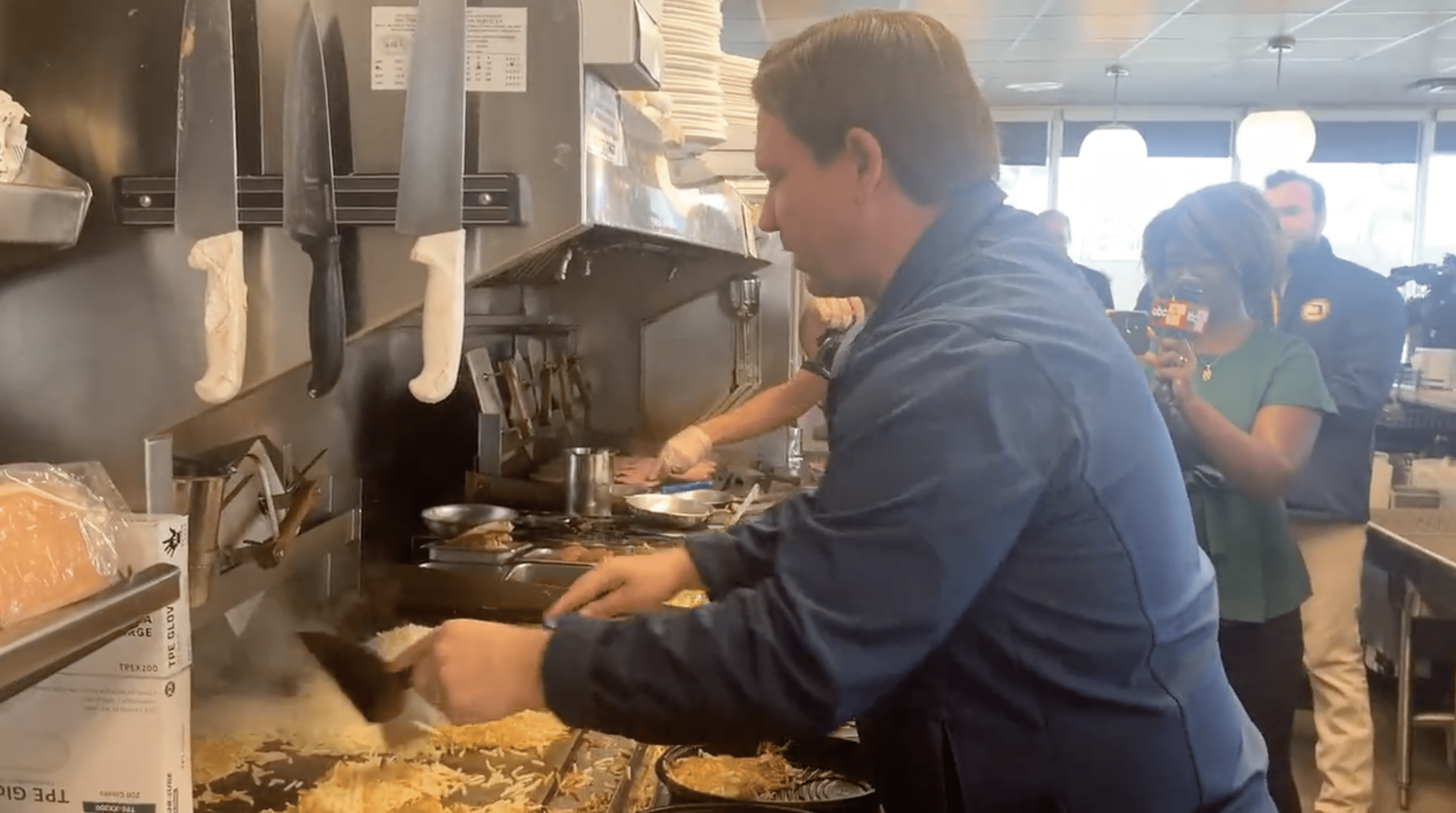 ron-desantis-cooks-breakfast-at-waffle-house-for-hurricane-first-responders