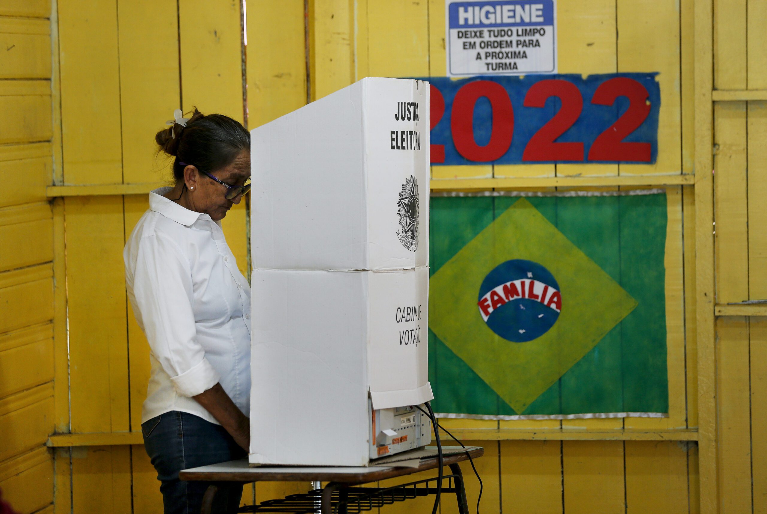 brazil-election-authority:-bolsonaro,-lula-headed-to-runoff