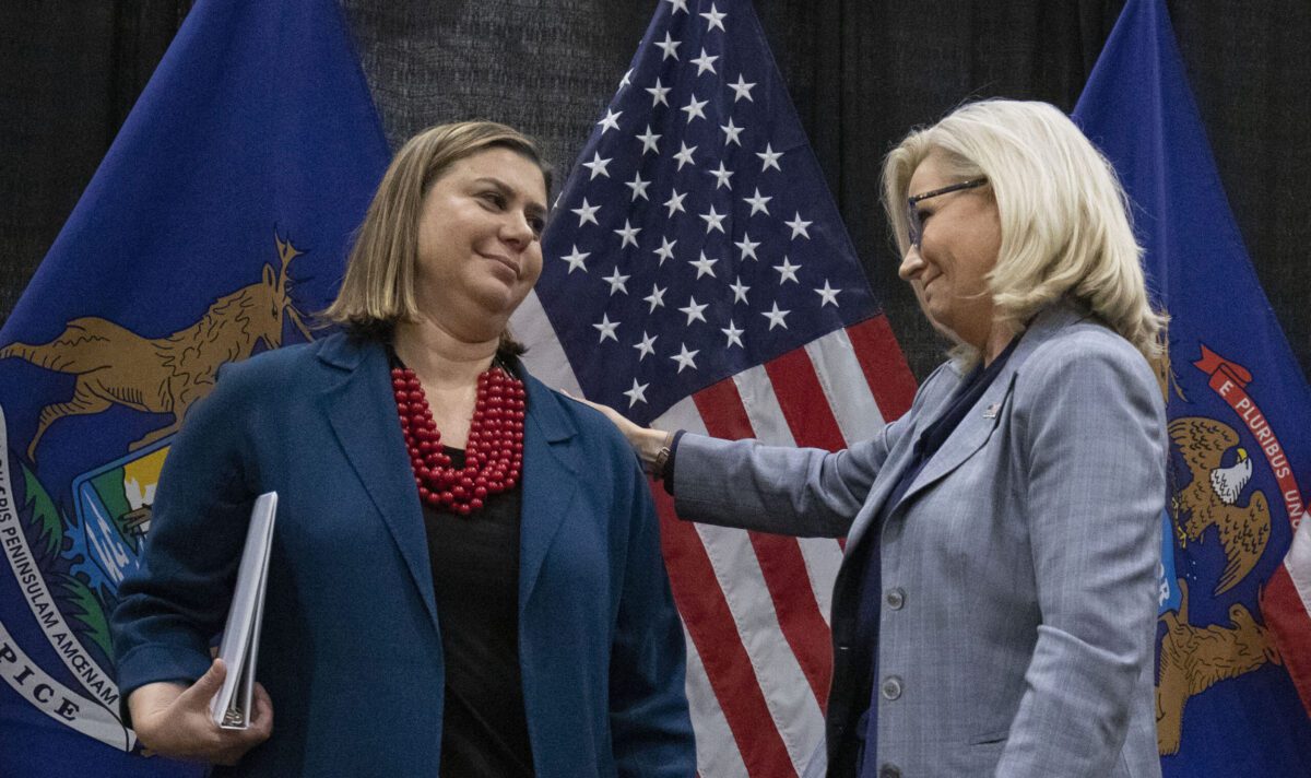 ‘first-time-i’m-campaigning-for-a-democrat’:-liz-cheney-hits-the-trail-in-michigan
