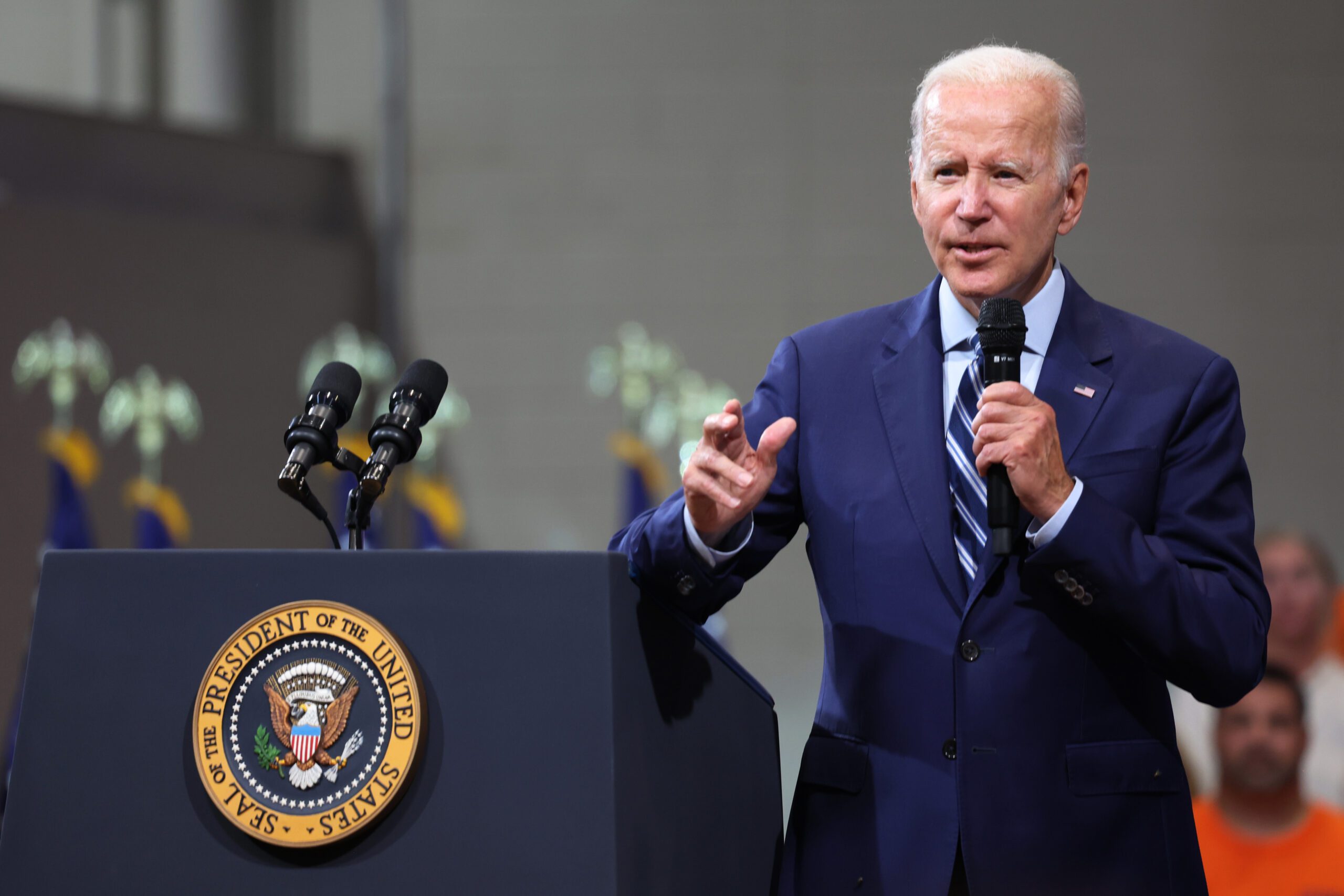 the-oil-and-gas-paradox-threatening-biden’s-party-at-the-polls