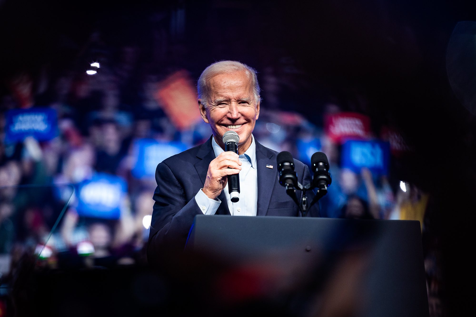 biden’s-and-trump’s-performances-on-the-2022-trail-sow-doubts-about-2024