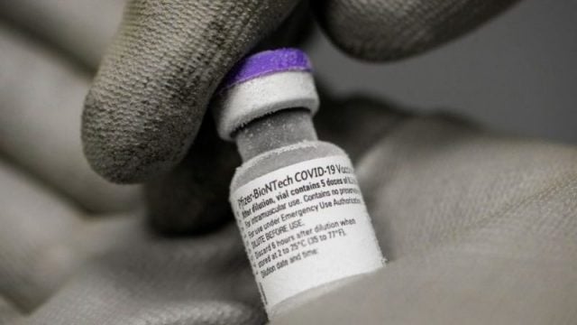 wirbel-um-corona-impfstoff:-professoren-stellen-pei-qualitaetskontrolle-infrage