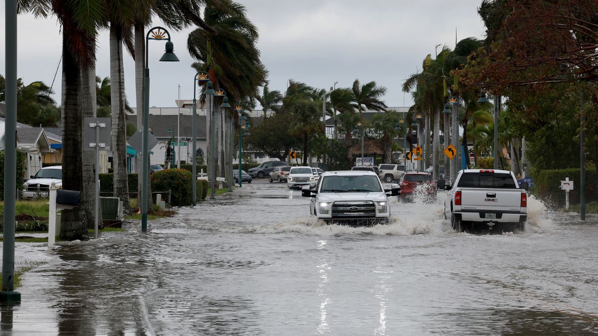 over-1,200-flights-canceled-as-tropical-storm-nicole-hits-florida