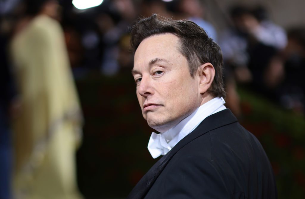 elon-musk-finds-something-in-twitter-hq’s-closet-that-explodes-internet