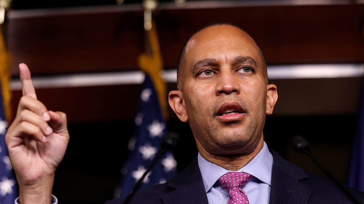 hakeem-jeffries,-pelosi’s-likely-replacement,-supports-commission-to-study-slavery-reparations