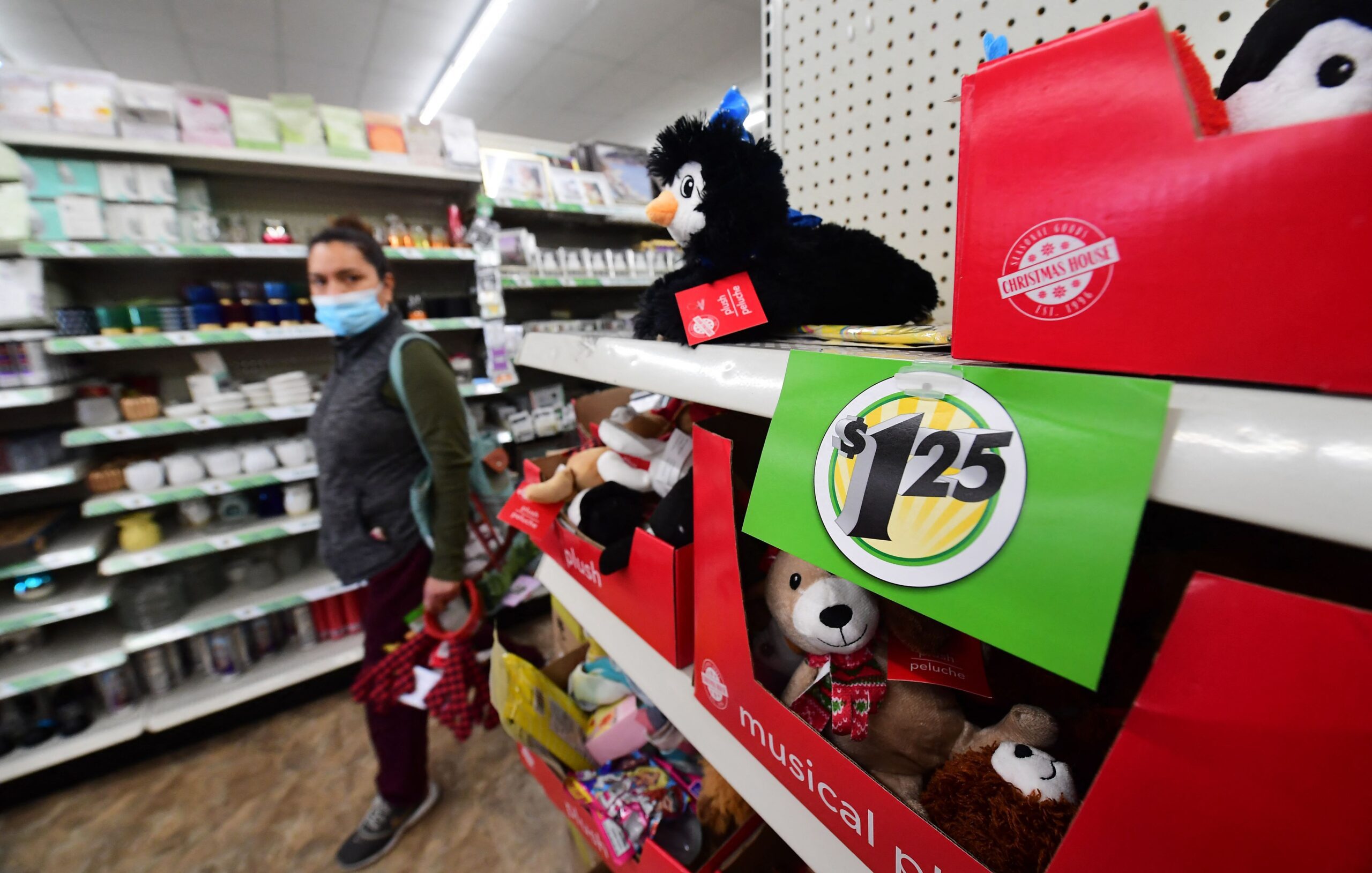 dollar-tree’s-controversial-new-$1.25-price-point-is-actually-working