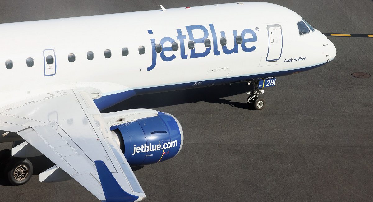 jetblue-won’t-hire-the-unvaxxed,-but-hired-violent-felon-to-fly-planes