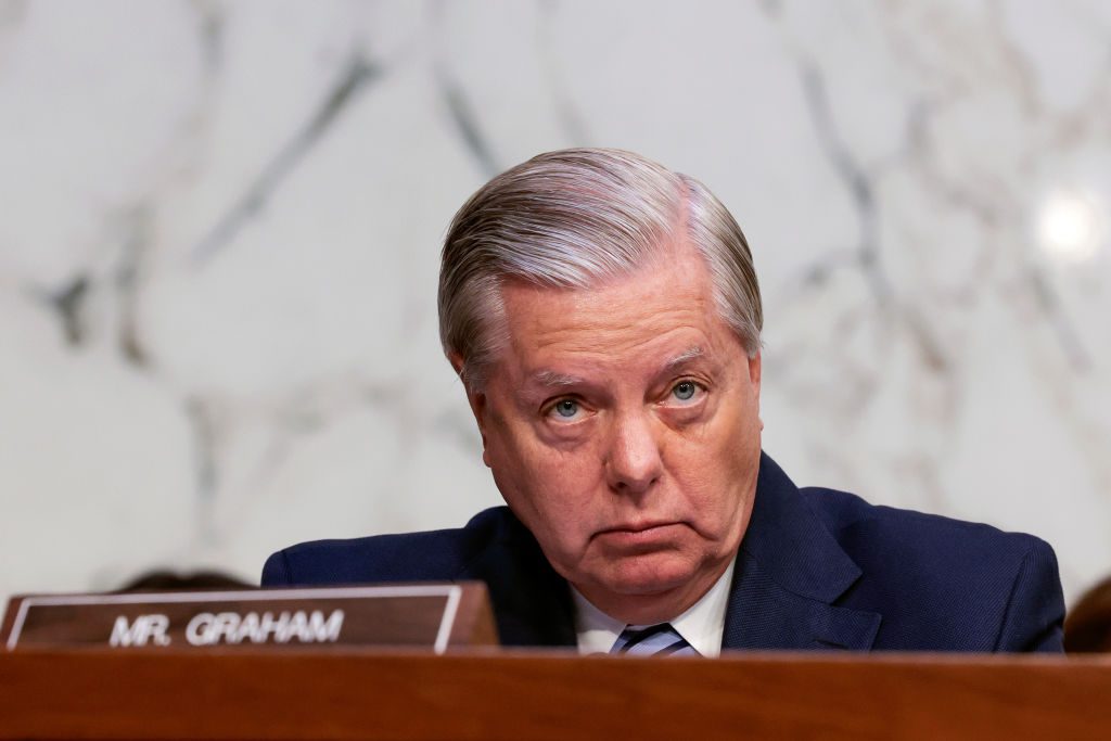 senator-graham:-apple-is-making-a-big-‘mistake’-by-caving-to-the-chinese-communist-party