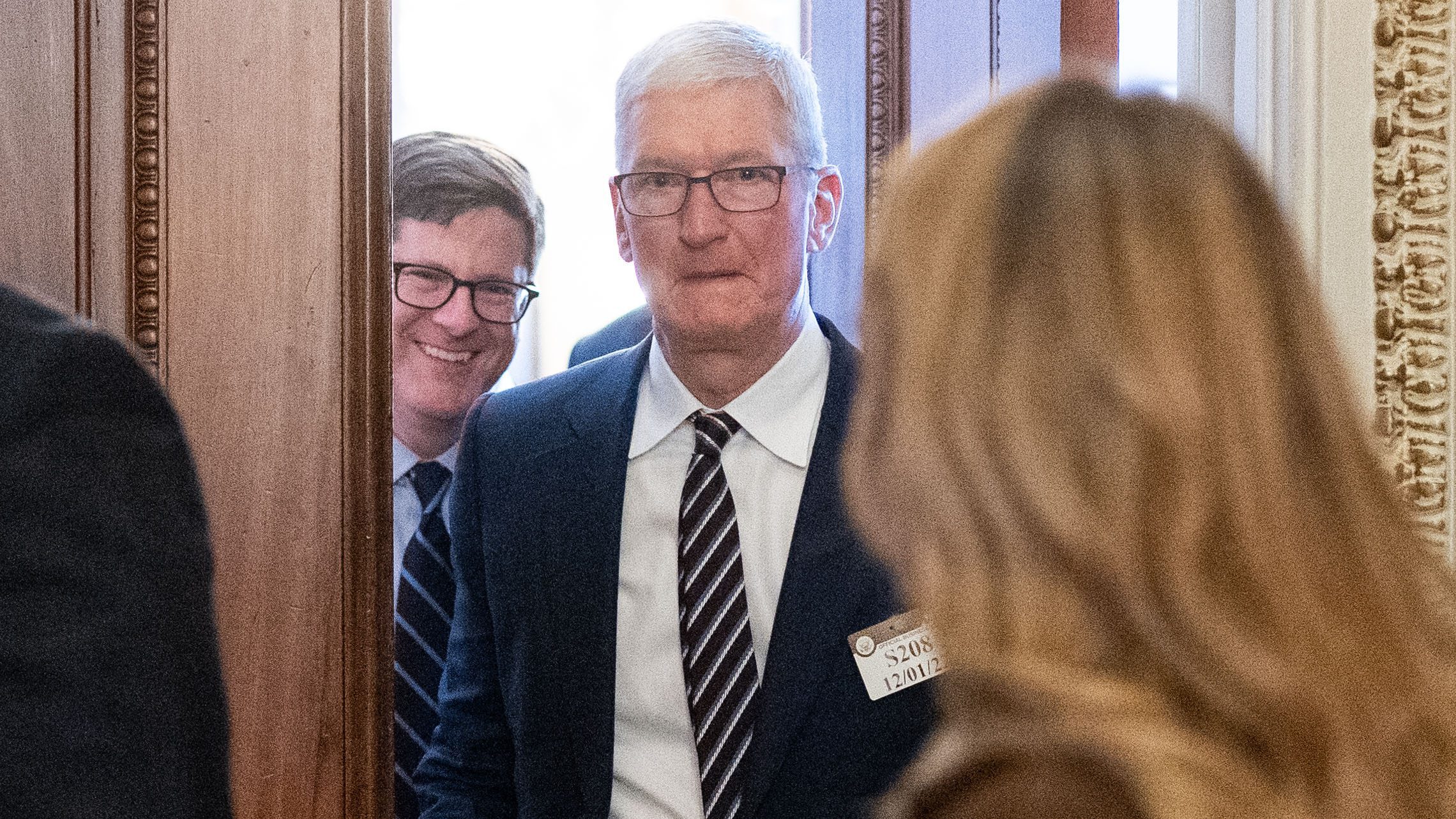 apple-ceo-tim-cook-hides-behind-staffers-as-he’s-grilled-for-enabling-communist-china’s-human-rights-abuses
