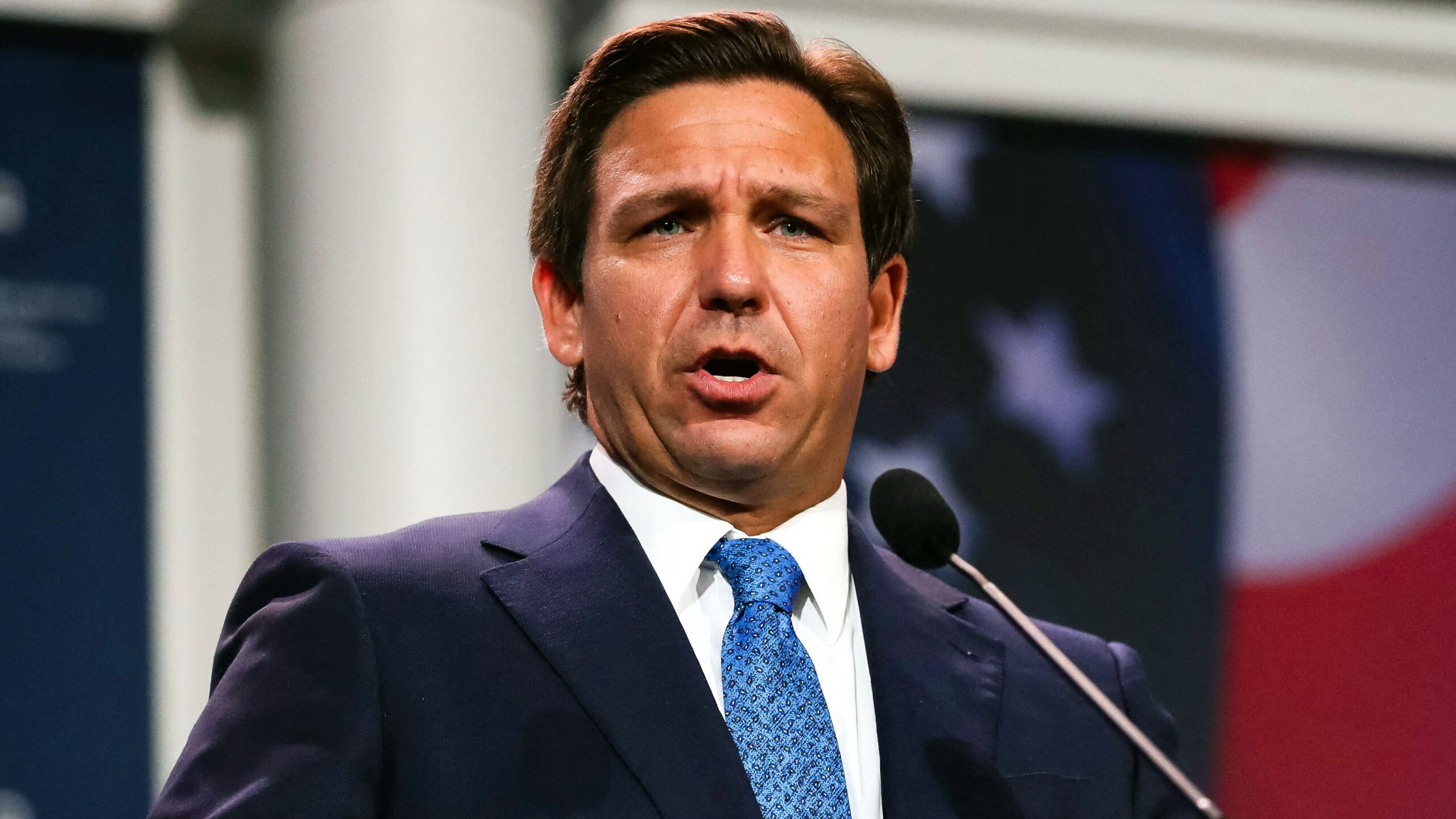 desantis-holds-massive-lead-over-trump-in-2024-matchup,-poll-shows