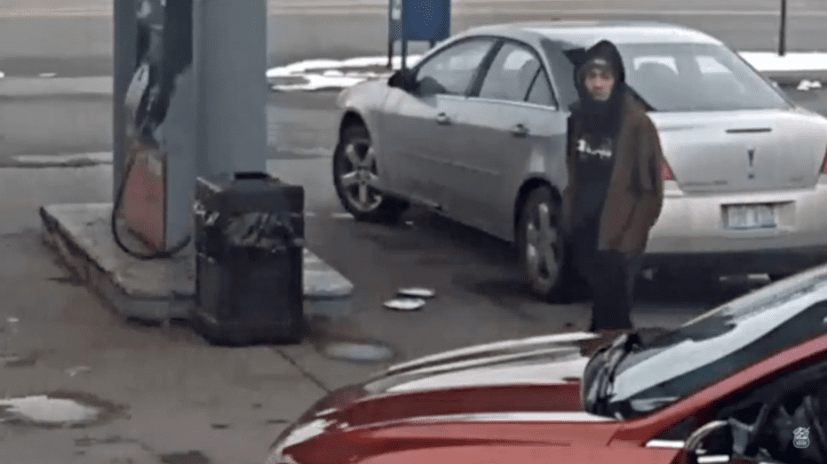 detroit-police-looking-for-men-seen-on-camera-stealing-car-with-baby-inside