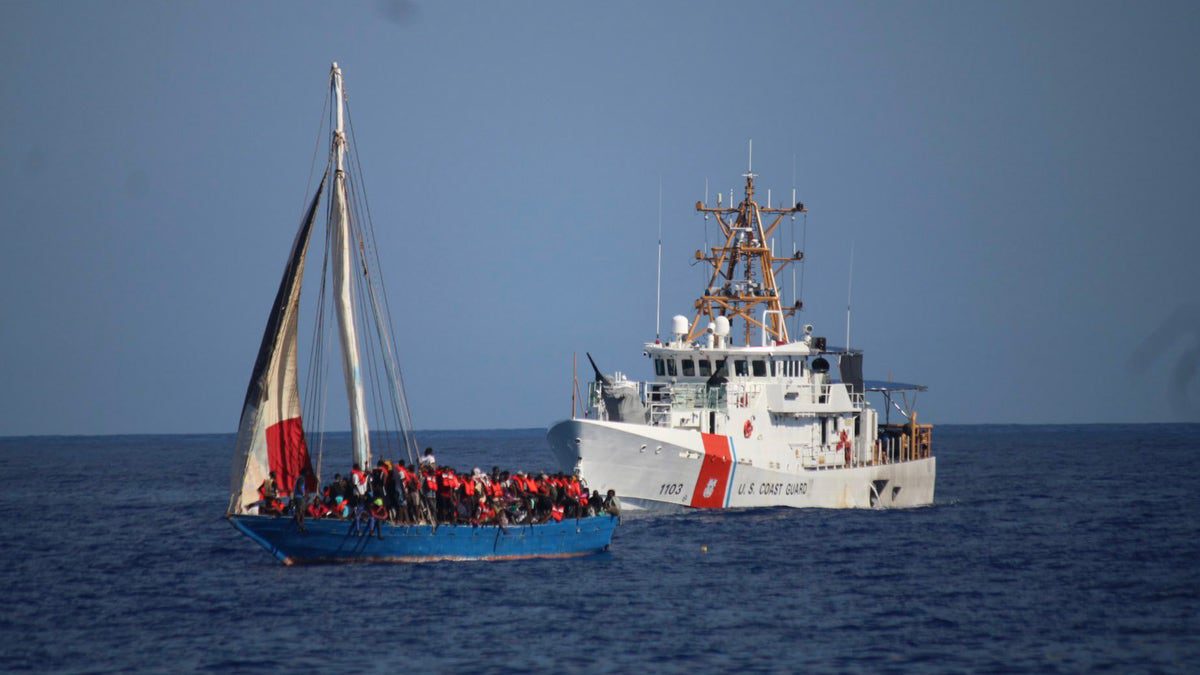 coast-guard-intercepts-309-haitian-migrants-in-‚less-than-seaworthy‘-vessel-off-florida’s-coast