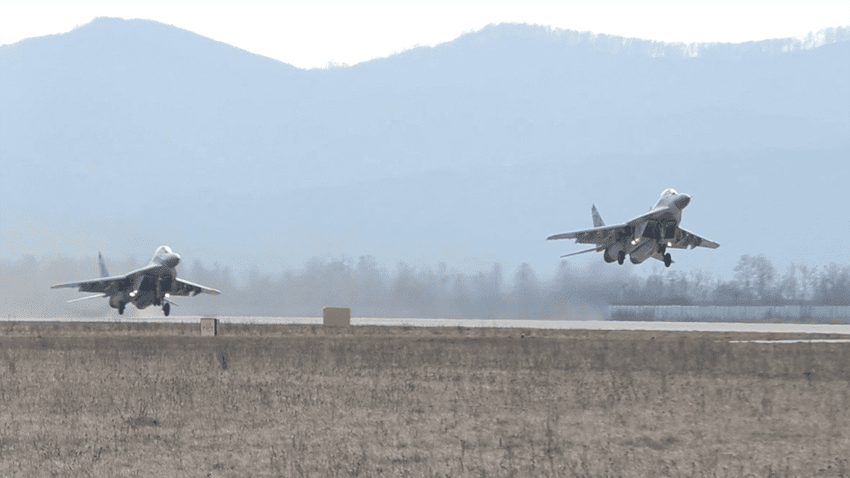 slovakia-delivers-first-four-mig-29-fighter-jets-to-ukraine,-defense-minister-says