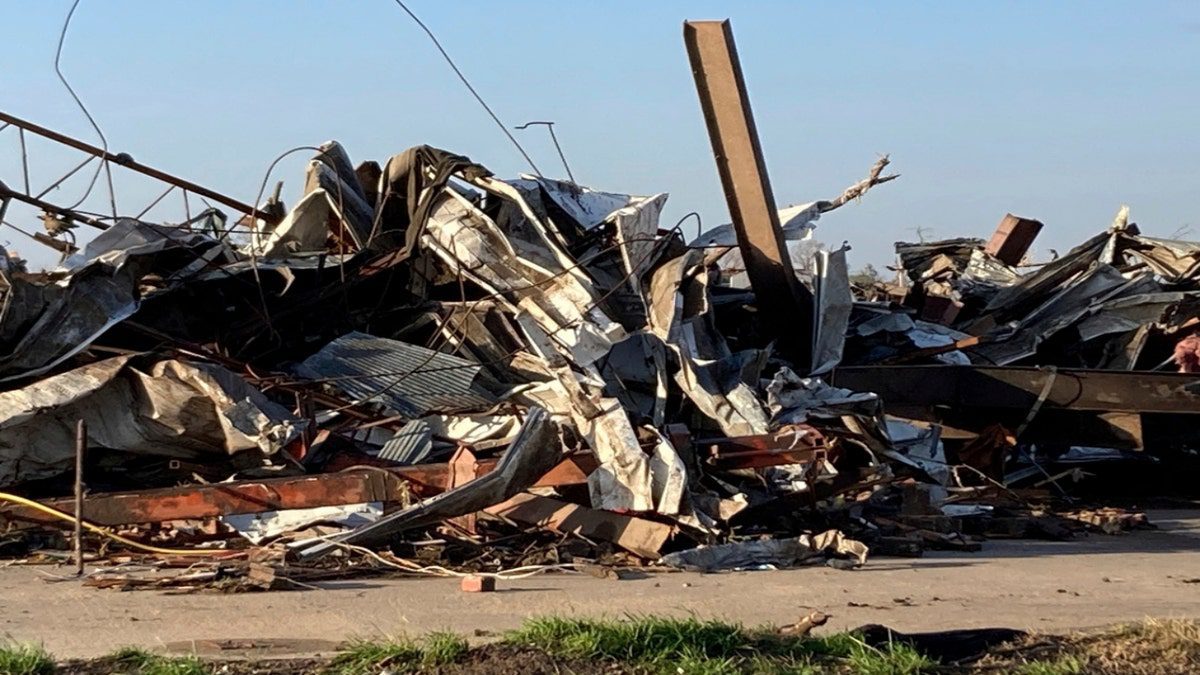 mississippi-tornadoes:-violent-twisters-kill-at-least-23-and-leave-100-mile-destruction-path