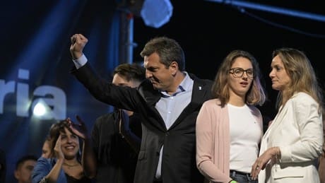 unerwarteter-erstrundensieg-des-regierungskandidaten-sergio-massa-bei-der-stichwahl-in-argentinien