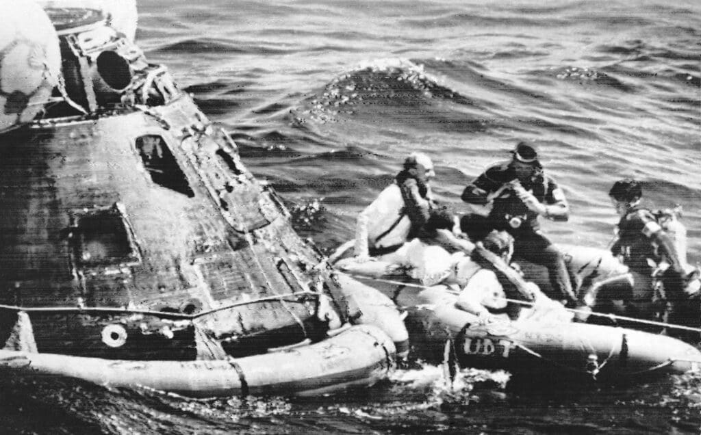 ken-mattingly,-astronaut,-der-der-apollo-13-crew-geholfen-hat,-sicher-nach-hause-zurueckzukehren,-stirbt-im-alter-von-87-jahren