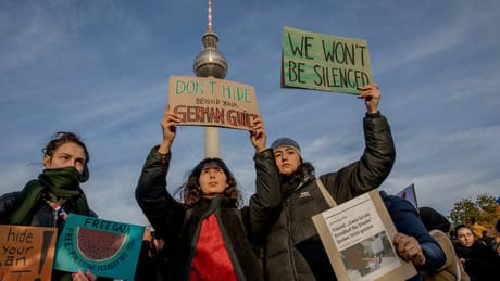 aktuelle-informationen-zum-nahost-konflikt-–-berlin:-tausende-von-teilnehmern-bei-einer-friedensdemonstration-zugunsten-palaestinas