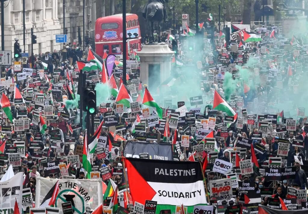 polizei-bereitet-sich-auf-demonstration-vor:-tausende-von-menschen,-die-israel-ablehnen,-draengen-nach-london