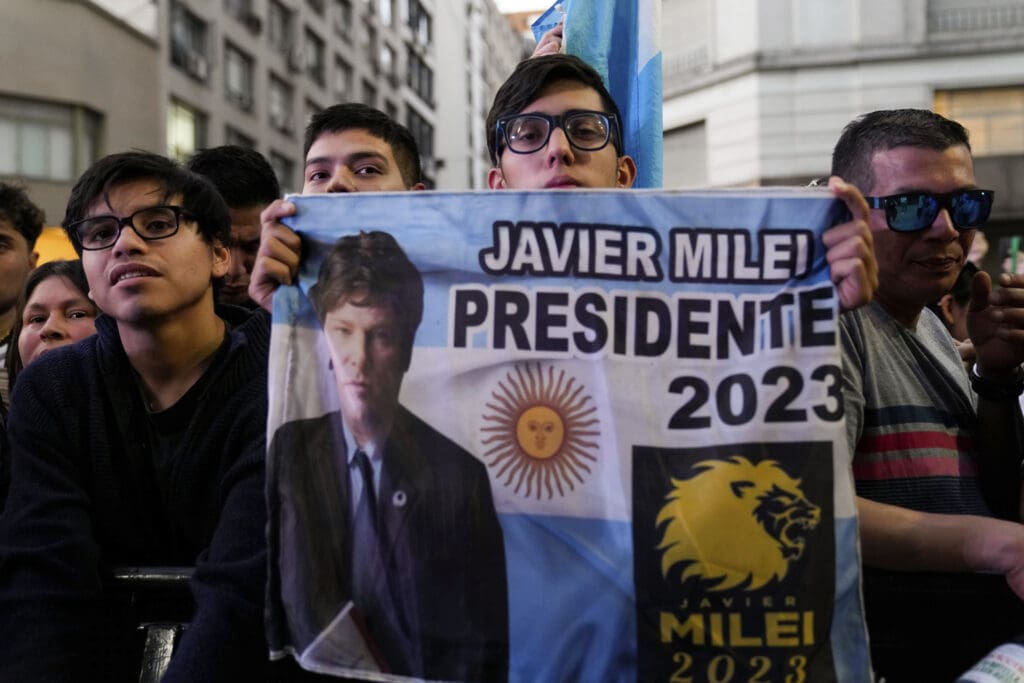 populistischer-javier-milei-setzt-sich-in-der-stichwahl-um-das-praesidentenamt-in-argentinien-durch