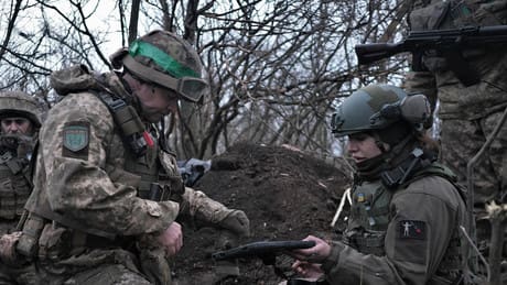 liveticker-ukraine-konflikt:-keine-ueberlebenden-mehr-–-kiews-frische-rekruten-haben-eine-kurze-lebensdauer