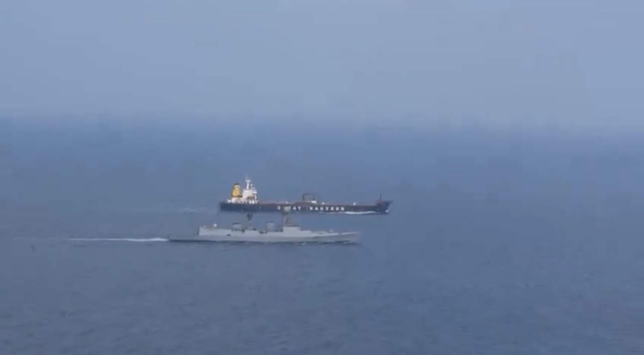 indiens-marine-rettet-besatzung-eines-schiffes-im-arabischen-meer-nach-einem-versuchten-ueberfall