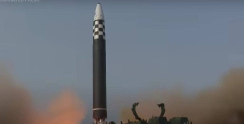 nordkorea-bestaetigt-den-testabschuss-einer-feststoffbetriebenen-ballistischen-mittelstreckenrakete:-kcna