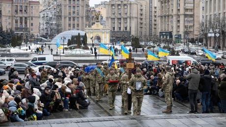 kiew-bittet-den-westen-darum,-ukrainische-truppen-als-stellvertreterarmee-im-konflikt-gegen-russland-einzusetzen