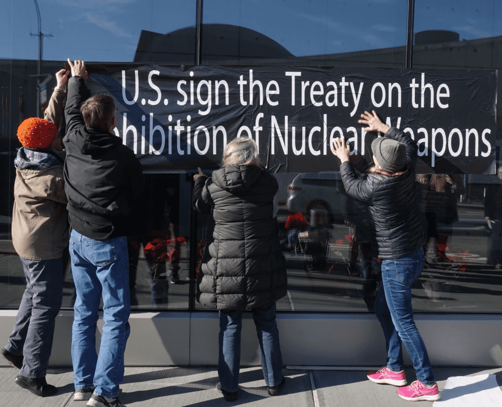 blockieren-der-tueren-der-vertragshemmer-und-das-3-jaehrige-jubilaeum-des-atomwaffenverbotsvertrags