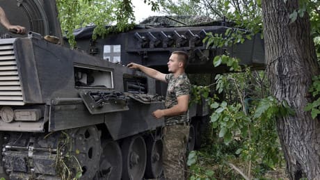 liveticker-zum-ukraine-konflikt:-kiews-armee-kritisiert-knappen-vorrat-an-ersatzteilen-fuer-leopard-panzer