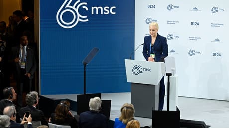 julia-nawalnaja-fordert-bei-der-muenchner-sicherheitskonferenz-zum-kampf-gegen-putin-auf,-um-dieses-uebel-zu-besiegen
