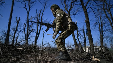 nach-der-eroberung-von-awdejewka-durch-die-russische-armee:-ukrainische-truppen-um-zehn-kilometer-zurueckgedraengt