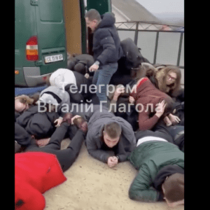 kein-entkommen:-dutzende-ukrainische-wehrdienstverweigerer-bei-fluchtversuch-aus-dem-fleischwolf-festgenommen-(video)