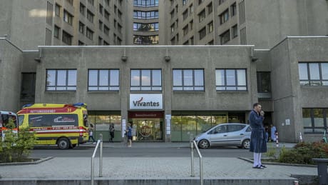 ausschreitungen“-in-berlin:-krankenhausbetreiber-muss-notaufnahmen-mit-sicherheitsdiensten-schuetzen